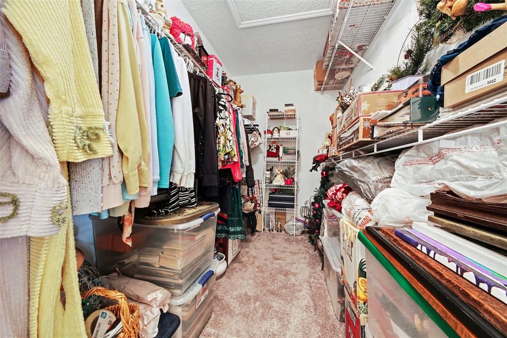 Image 17 of property listing at 1823 LAUREL BROOK LOOP, Casselberry, FL 32707