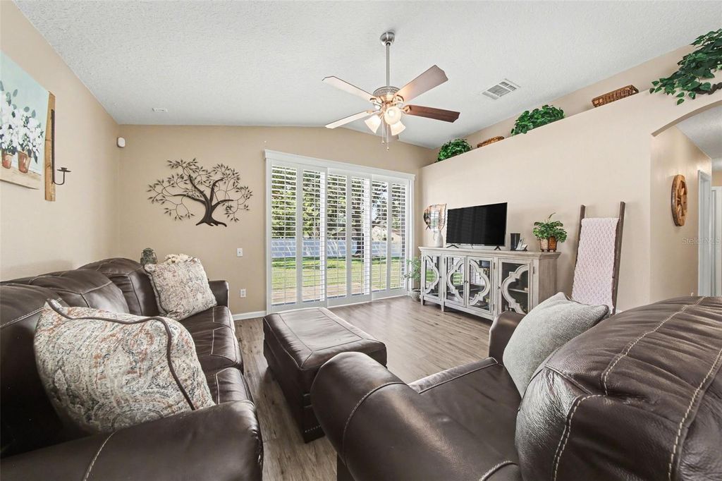 Image 8 of property listing at 1823 LAUREL BROOK LOOP, Casselberry, FL 32707