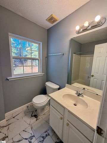 4 Oyster Bay Court, Mauldin, SC 29662