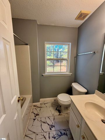 4 Oyster Bay Court, Mauldin, SC 29662