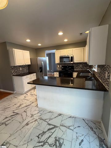 4 Oyster Bay Court, Mauldin, SC 29662