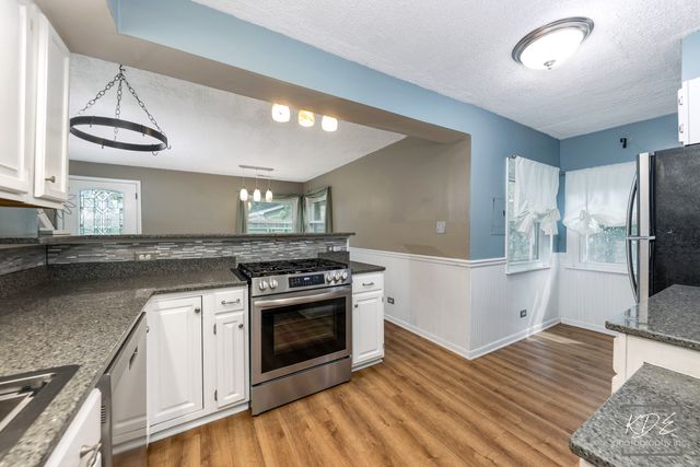 1912 Burlington Avenue, Lisle, IL 60532