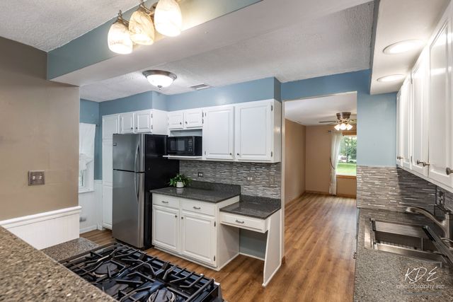 1912 Burlington Avenue, Lisle, IL 60532