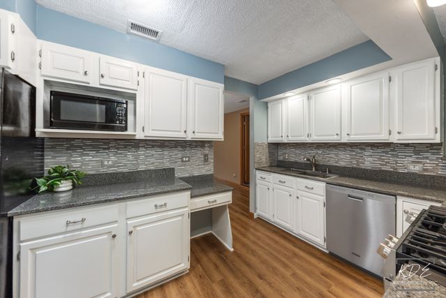 1912 Burlington Avenue, Lisle, IL 60532
