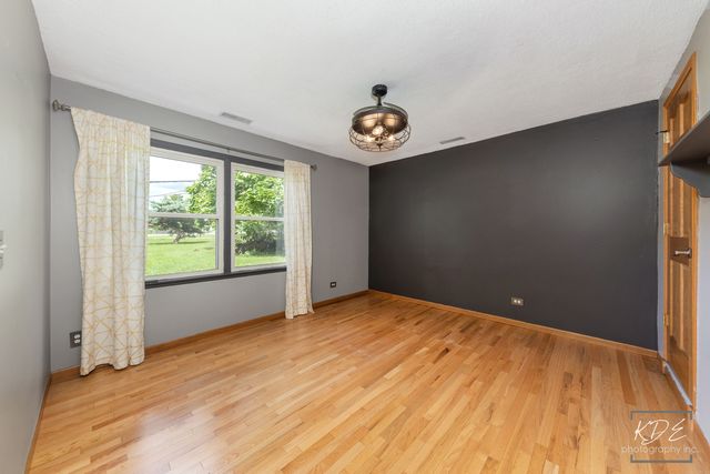 1912 Burlington Avenue, Lisle, IL 60532