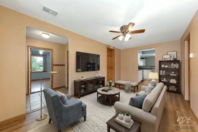1912 Burlington Avenue, Lisle, IL 60532
