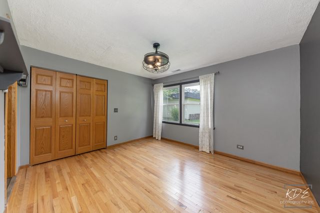 1912 Burlington Avenue, Lisle, IL 60532