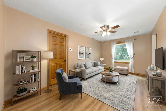 1912 Burlington Avenue, Lisle, IL 60532