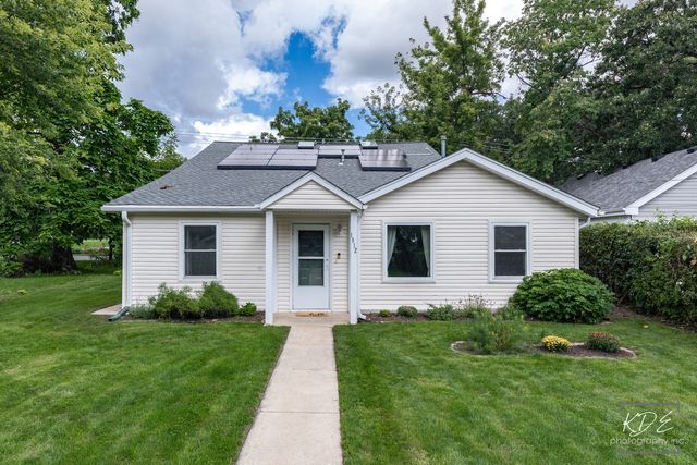 1912 Burlington Avenue, Lisle, IL 60532