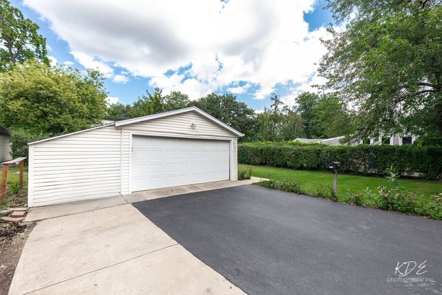 1912 Burlington Avenue, Lisle, IL 60532