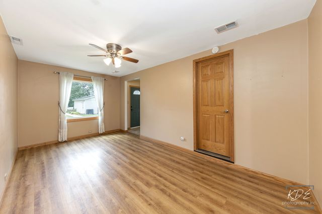 1912 Burlington Avenue, Lisle, IL 60532