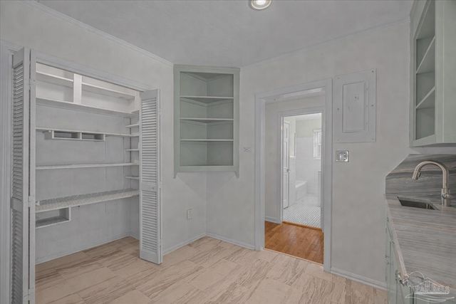 15 Lakeside Dr, Pensacola, FL 32507