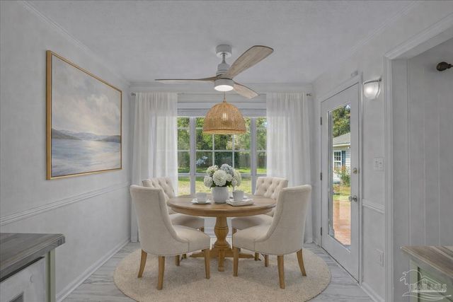 15 Lakeside Dr, Pensacola, FL 32507