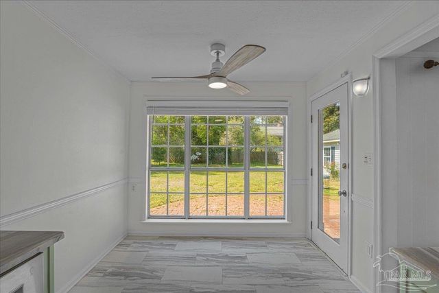 15 Lakeside Dr, Pensacola, FL 32507