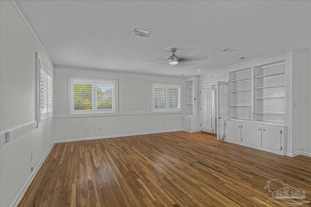 15 Lakeside Dr, Pensacola, FL 32507