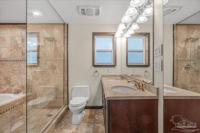 15 Lakeside Dr, Pensacola, FL 32507