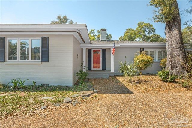 15 Lakeside Dr, Pensacola, FL 32507