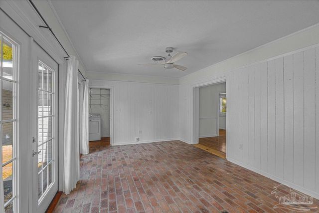 15 Lakeside Dr, Pensacola, FL 32507