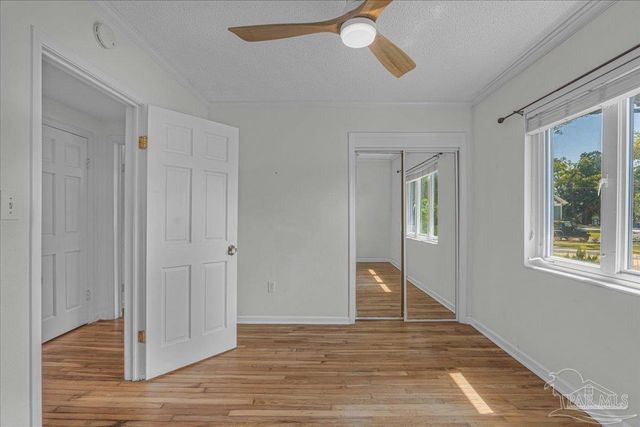 15 Lakeside Dr, Pensacola, FL 32507