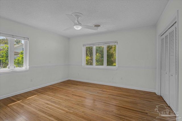 15 Lakeside Dr, Pensacola, FL 32507