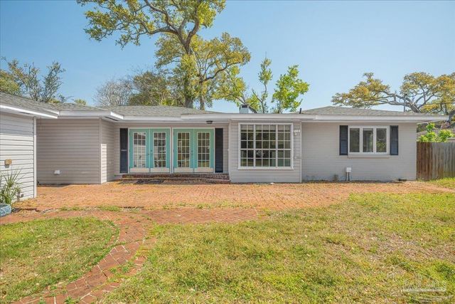 15 Lakeside Dr, Pensacola, FL 32507