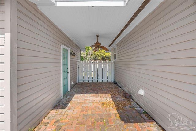 15 Lakeside Dr, Pensacola, FL 32507