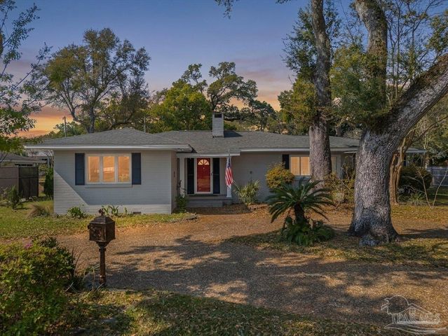 15 Lakeside Dr, Pensacola, FL 32507