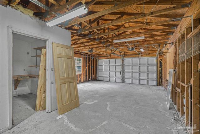 15 Lakeside Dr, Pensacola, FL 32507