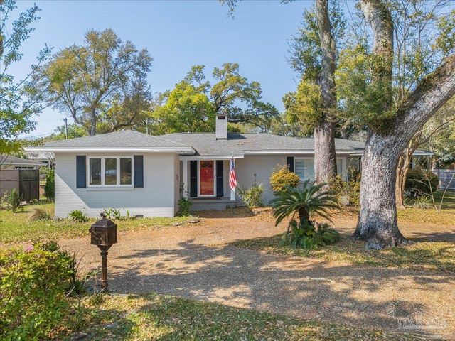 15 Lakeside Dr, Pensacola, FL 32507