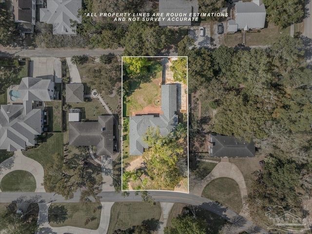 15 Lakeside Dr, Pensacola, FL 32507