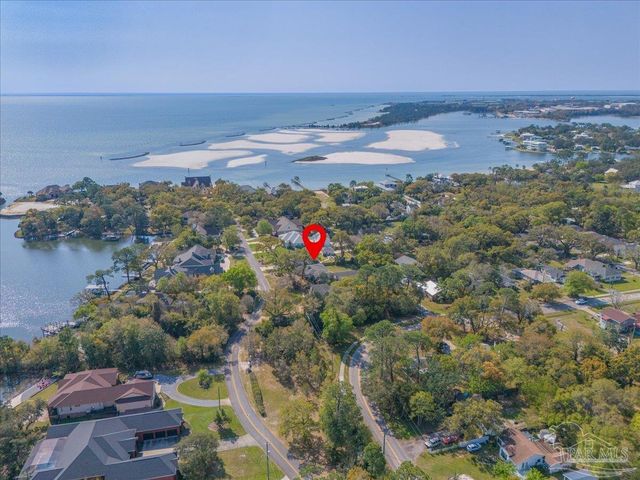 15 Lakeside Dr, Pensacola, FL 32507