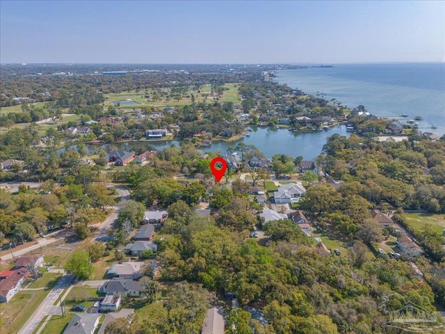 15 Lakeside Dr, Pensacola, FL 32507