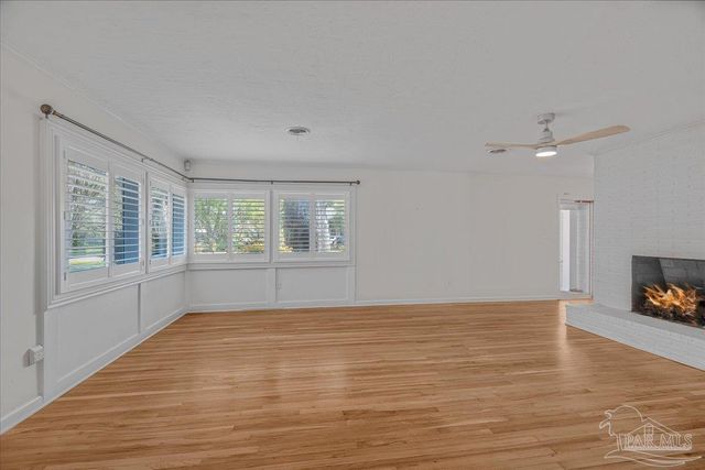 15 Lakeside Dr, Pensacola, FL 32507