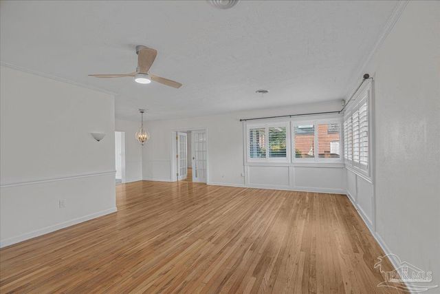 15 Lakeside Dr, Pensacola, FL 32507