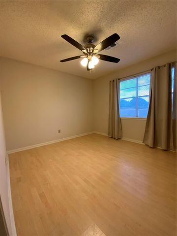 5027 Kleinway Dr, Houston, TX 77066