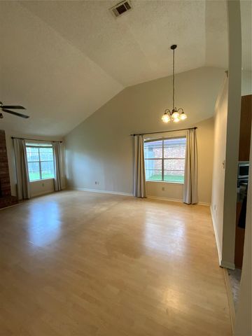 5027 Kleinway Dr, Houston, TX 77066