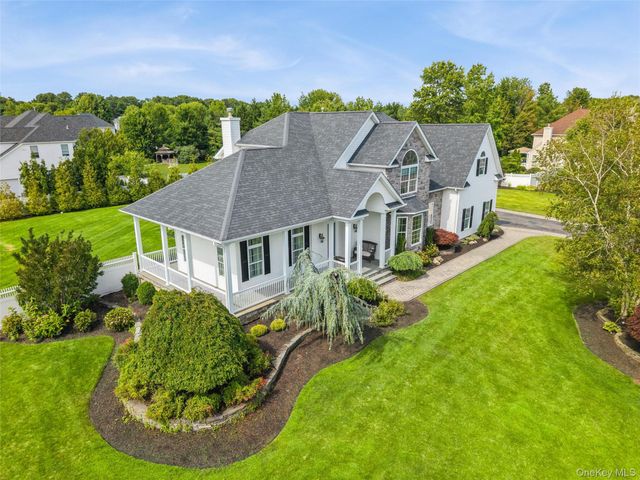 5 Biltmore Drive, Shoreham, NY 11786