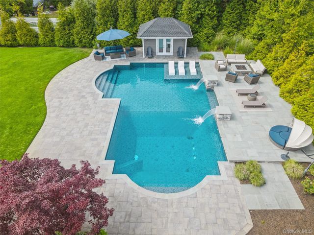 5 Biltmore Drive, Shoreham, NY 11786