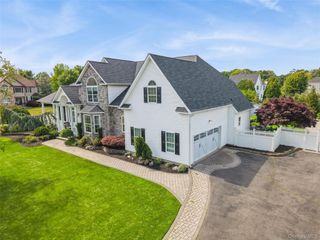 5 Biltmore Drive, Shoreham, NY 11786