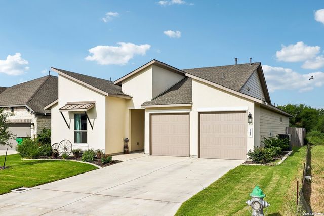 925 Nolte Bnd, Seguin, TX 78155
