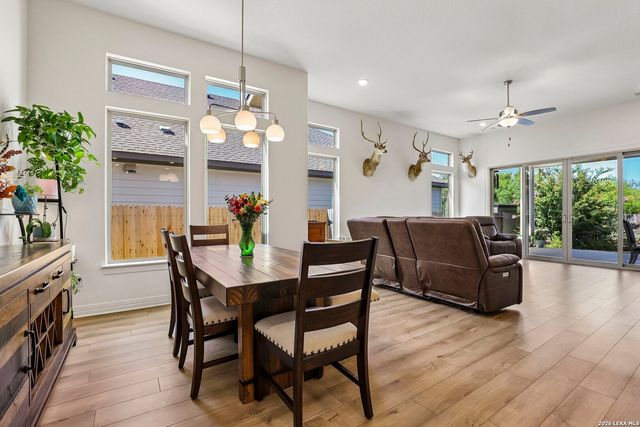 925 Nolte Bnd, Seguin, TX 78155