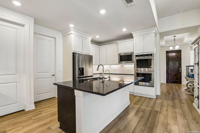 925 Nolte Bnd, Seguin, TX 78155