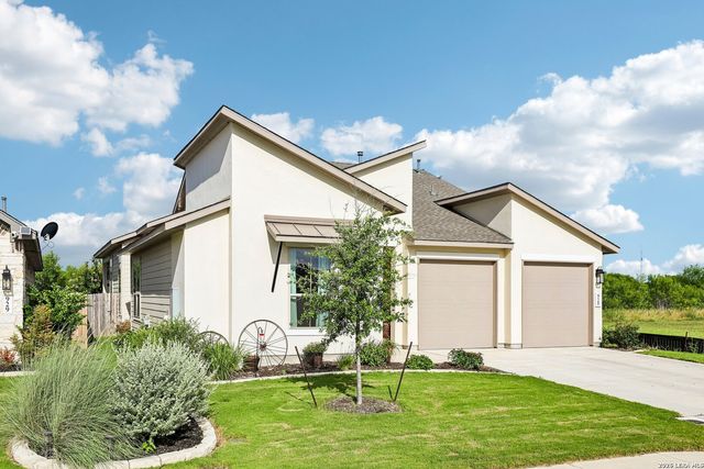 925 Nolte Bnd, Seguin, TX 78155