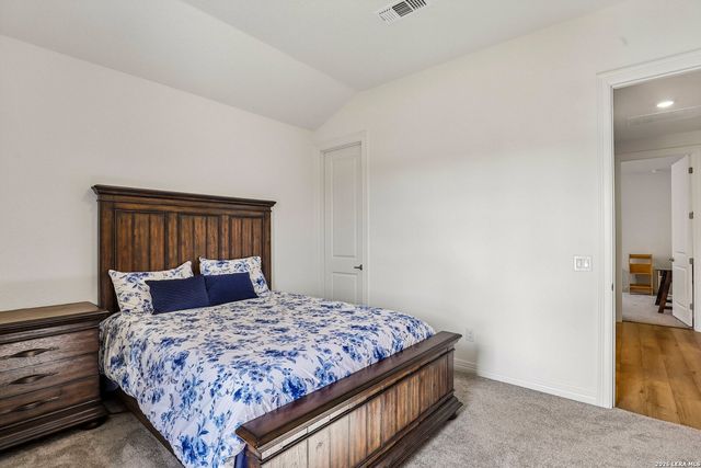 925 Nolte Bnd, Seguin, TX 78155