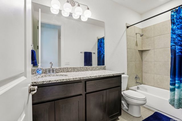 925 Nolte Bnd, Seguin, TX 78155