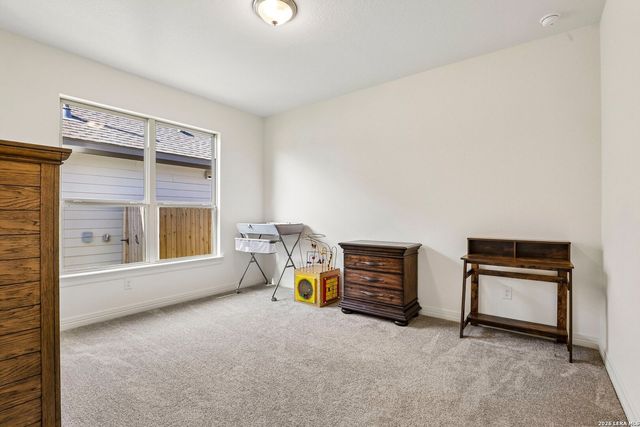925 Nolte Bnd, Seguin, TX 78155
