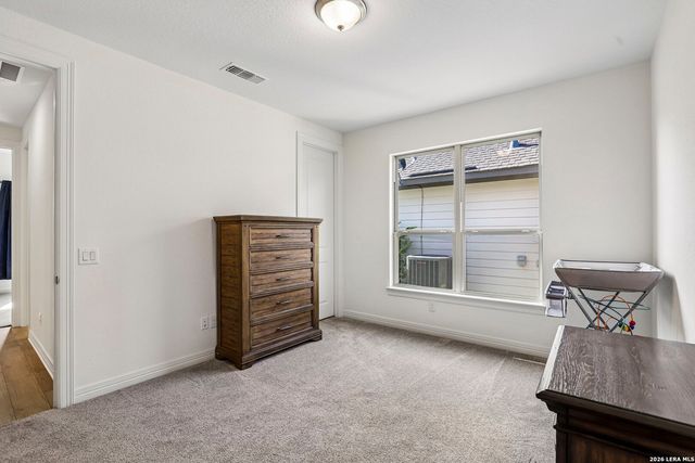 925 Nolte Bnd, Seguin, TX 78155