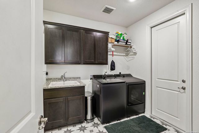 925 Nolte Bnd, Seguin, TX 78155