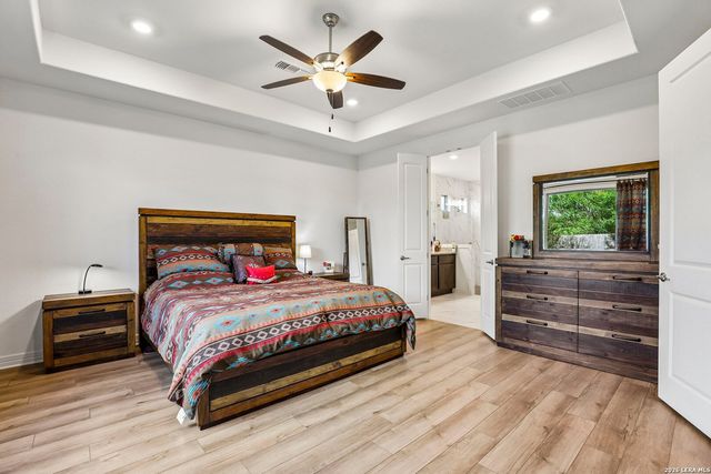 925 Nolte Bnd, Seguin, TX 78155