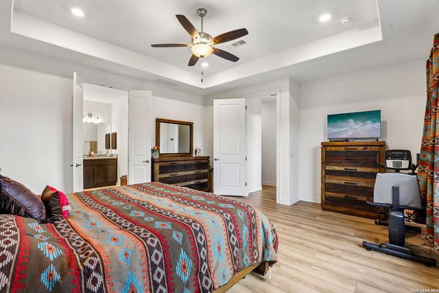 925 Nolte Bnd, Seguin, TX 78155
